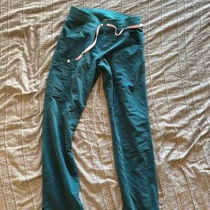 Women’s figs scrubs- size small tall